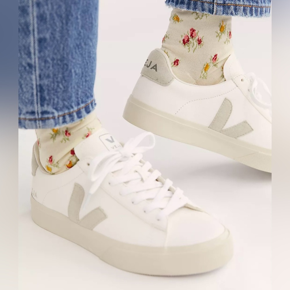 VEJA Campo Sneakers in White and Natural Suede Size US 10 / EU 41
